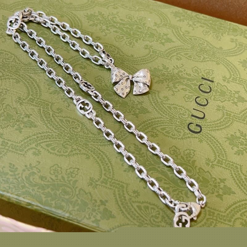 G*u*i necklaces